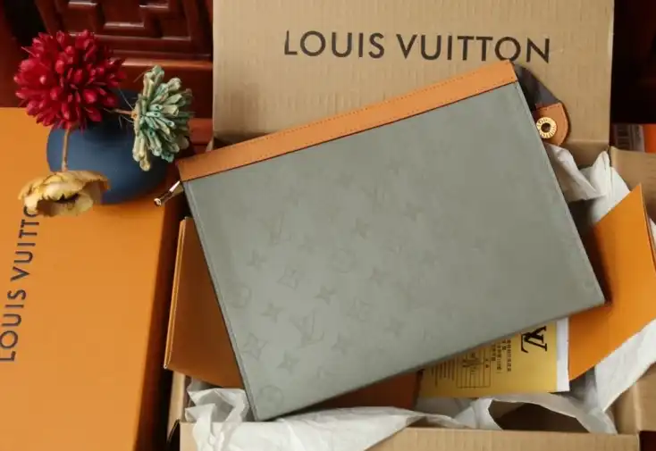 LV Clutch Bags 4206A-0865