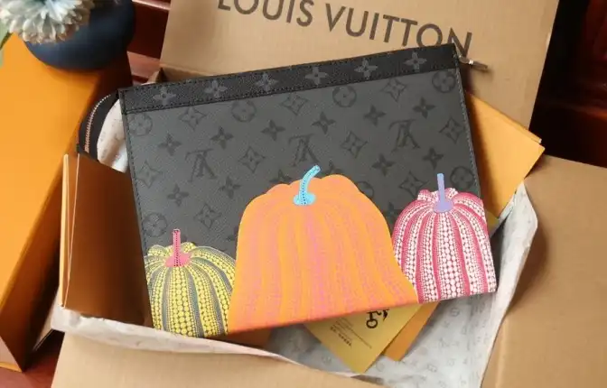 LV Clutch Bags 4206A-0866
