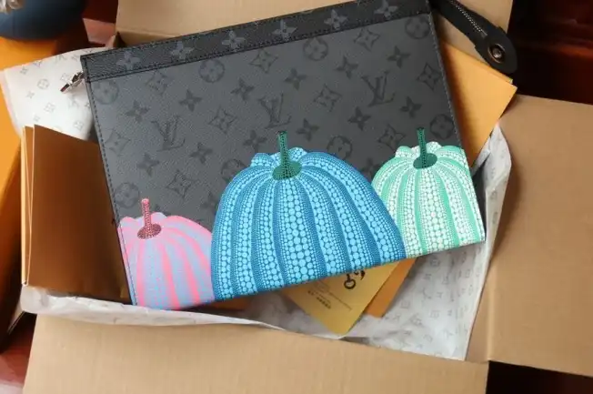 LV Clutch Bags 4206A-0866