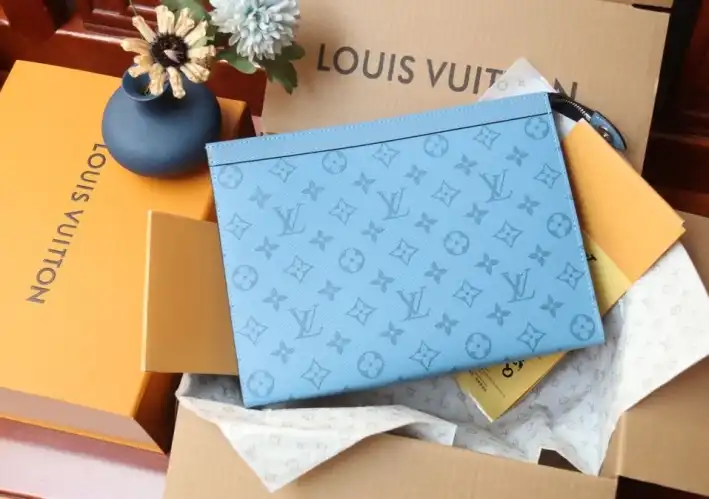 LV Clutch Bags 4206A-0867