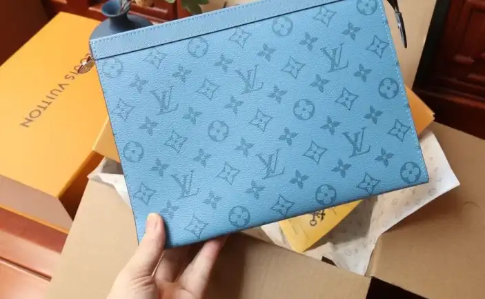 LV Clutch Bags 4206A-0867