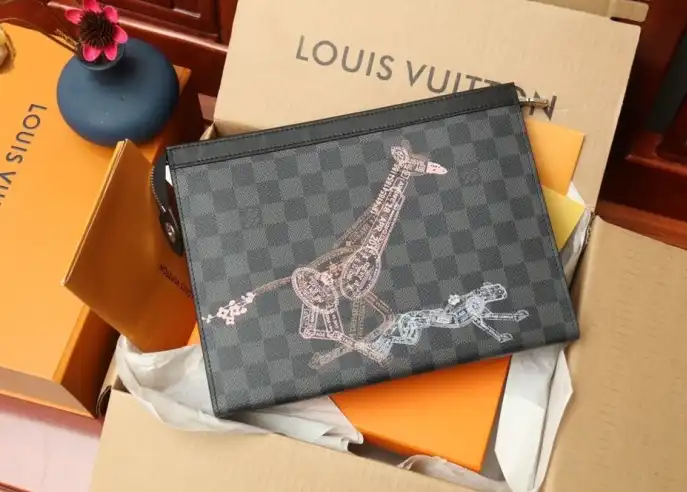 LV Clutch Bags 4206A-0870