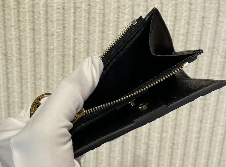 LV Wallets 4206A-2654