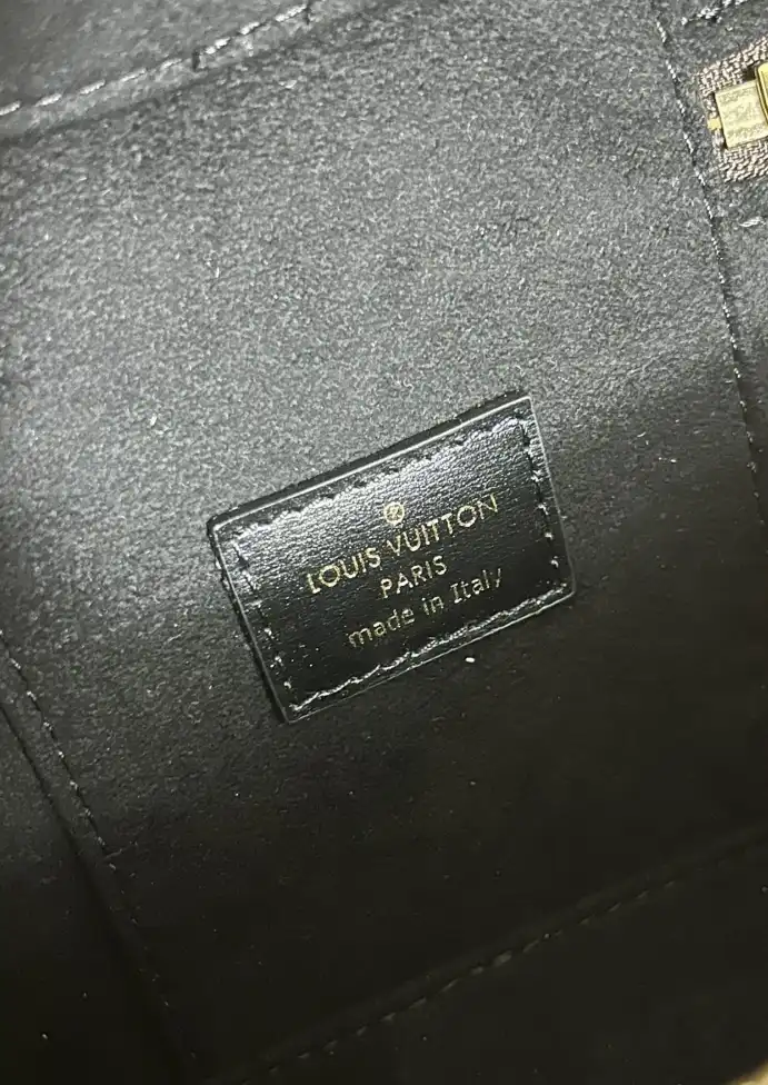 LV Cosmetic Bags 4206A-2687