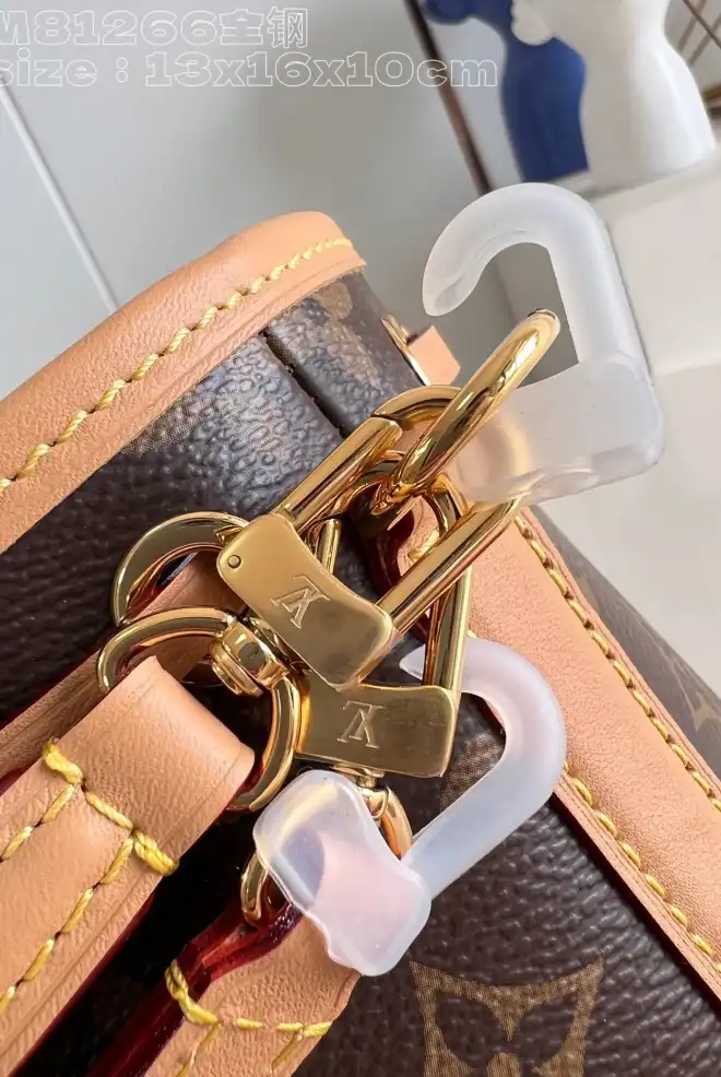 LV Bucket Bags 4206A-3483