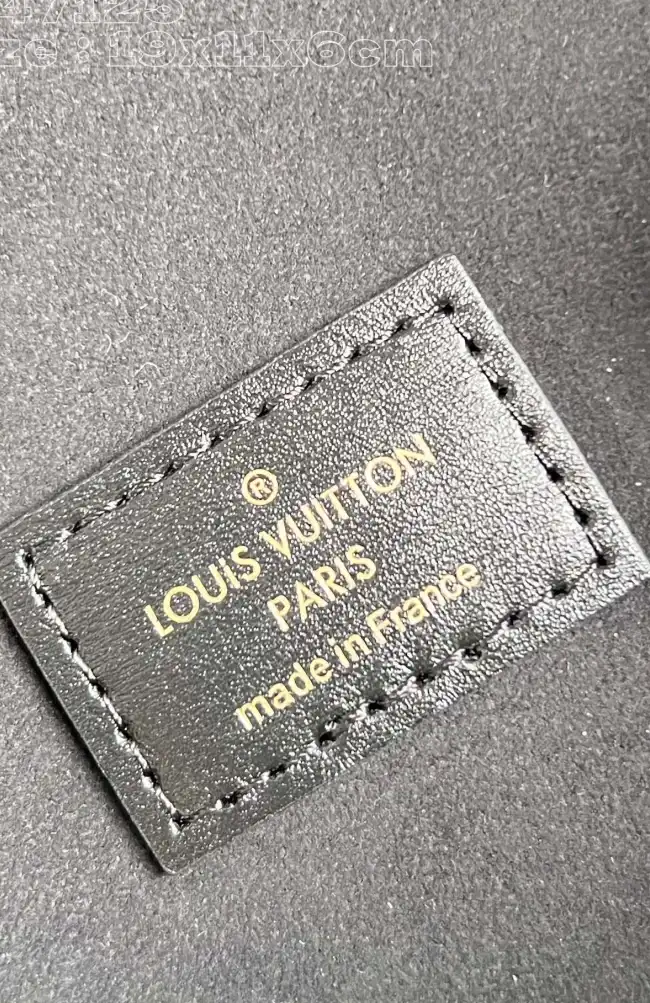LV Cosmetic Bags 4206A-3535