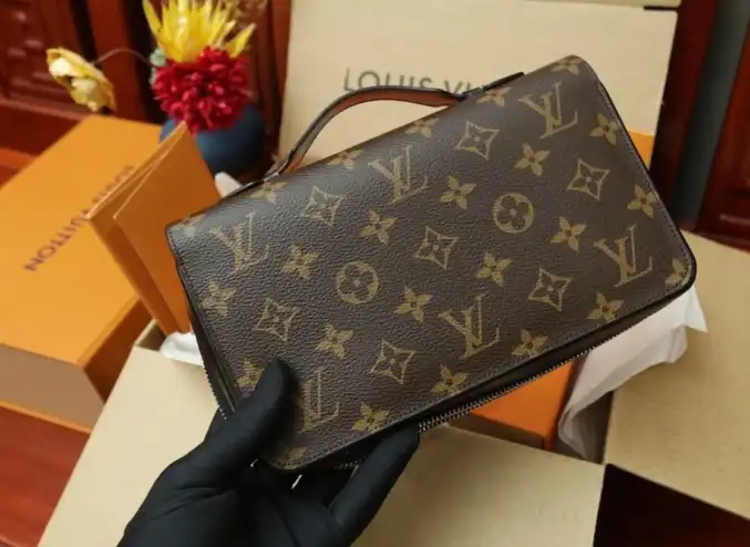LV Clutch Bags 4206A-3685