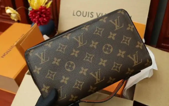 LV Clutch Bags 4206A-3685