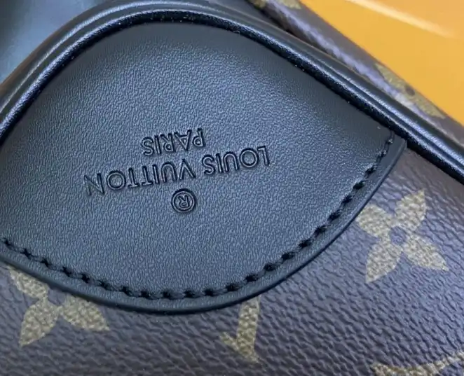 LV Backpacks 4206A-4120