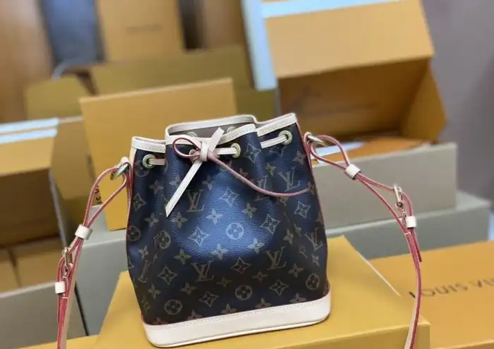 LV Bucket Bags 4206A-5176