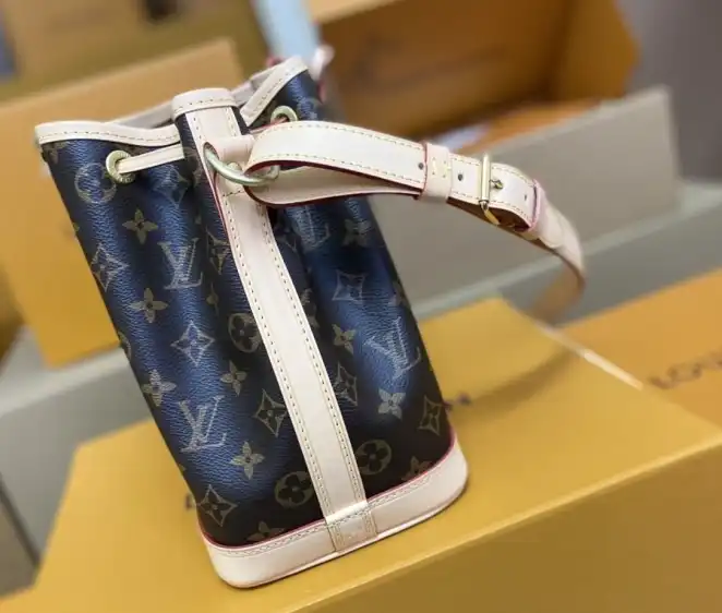 LV Bucket Bags 4206A-5176