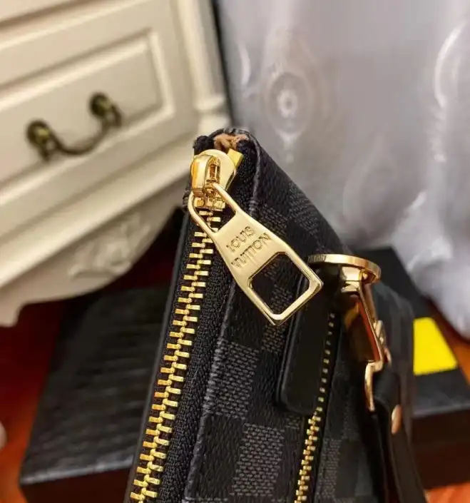 LV Clutch Bags 4206A-5540