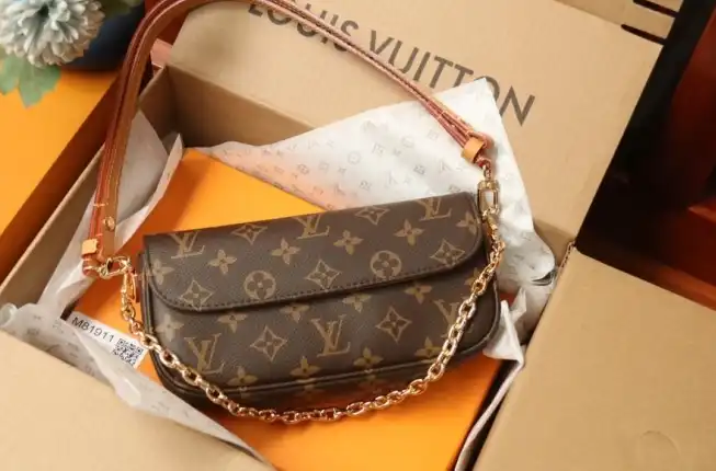 LV Clutch Bags 4206A-6243