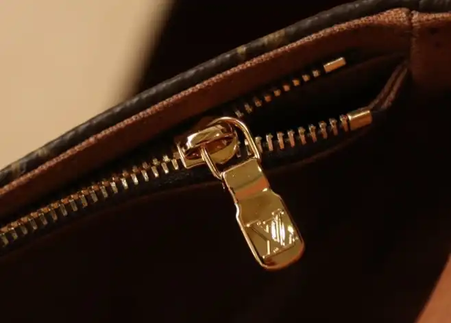 LV Clutch Bags 4206A-6243