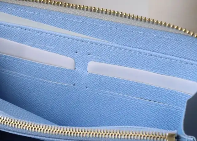 LV Wallets 4206A-6271