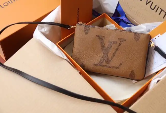 LV Clutch Bags 4206A-6277