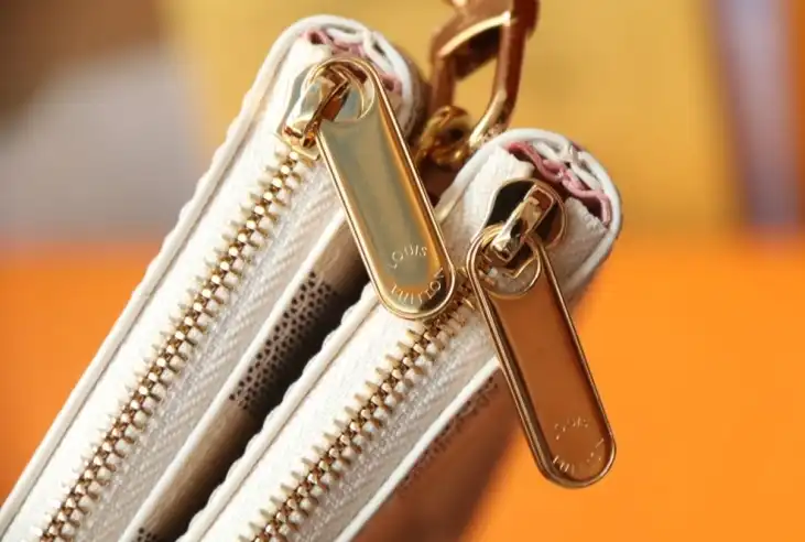 LV Clutch Bags 4206A-6278