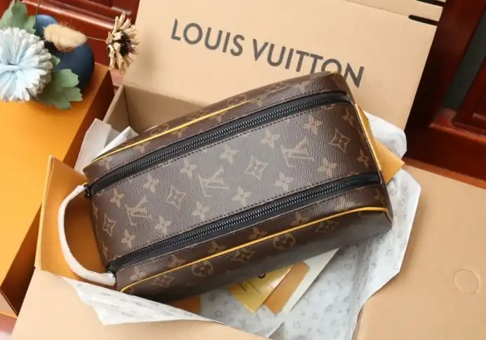 LV Cosmetic Bags 4206A-6282