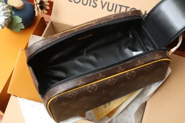 LV Cosmetic Bags 4206A-6282
