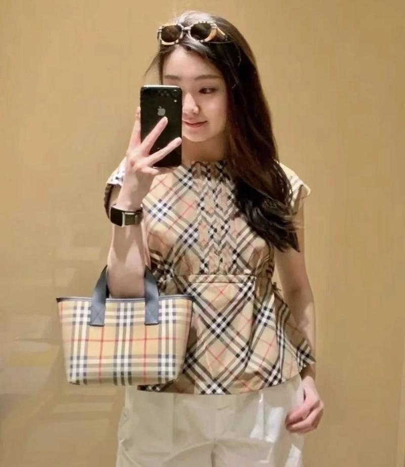 Bv*b*rry shopping bags 4211d-0077