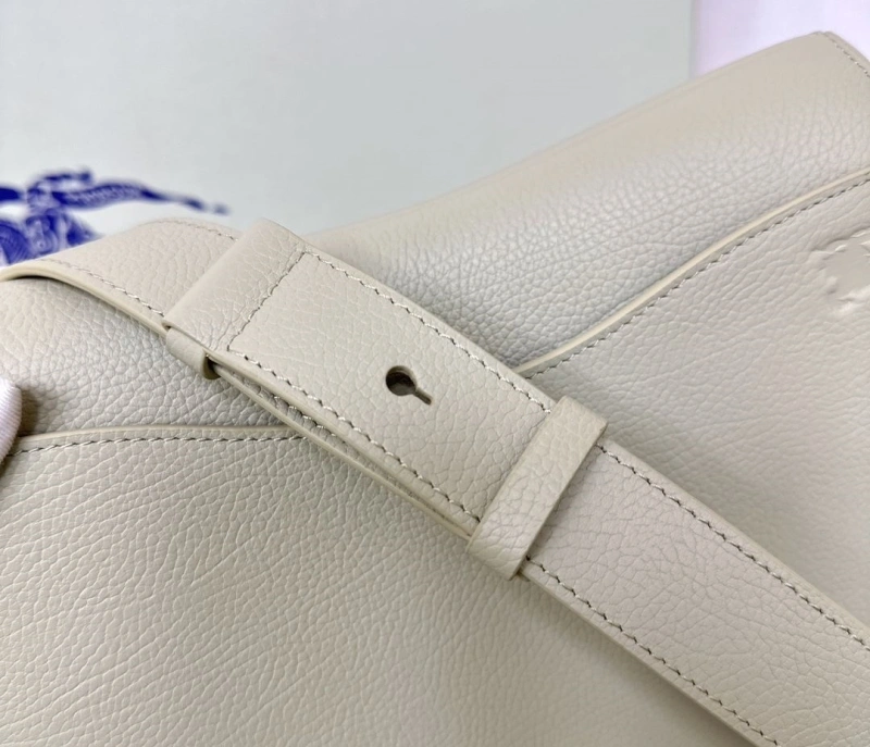 Bv*b*rry satchel bags 4211d-0218