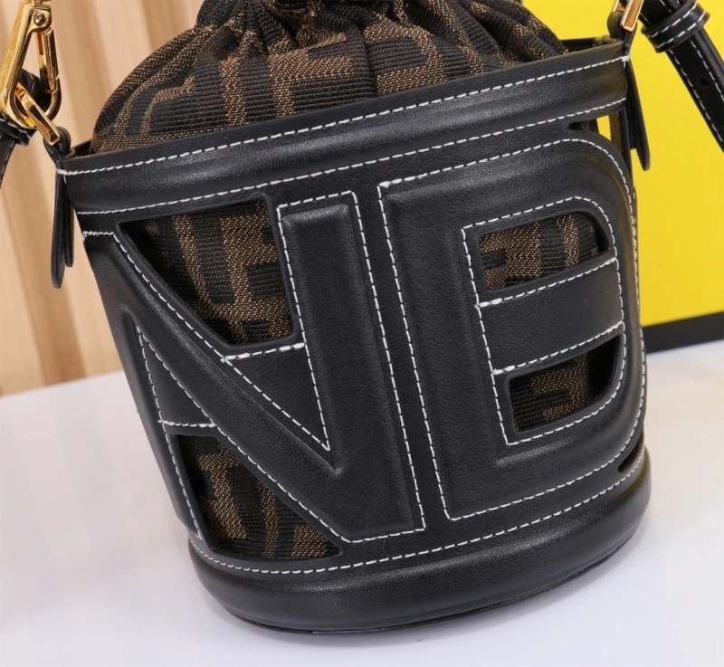 F**di bucket bags 4220-0040