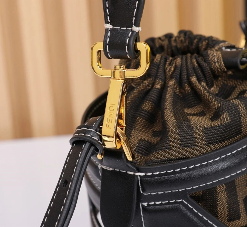 F**di bucket bags 4220-0040