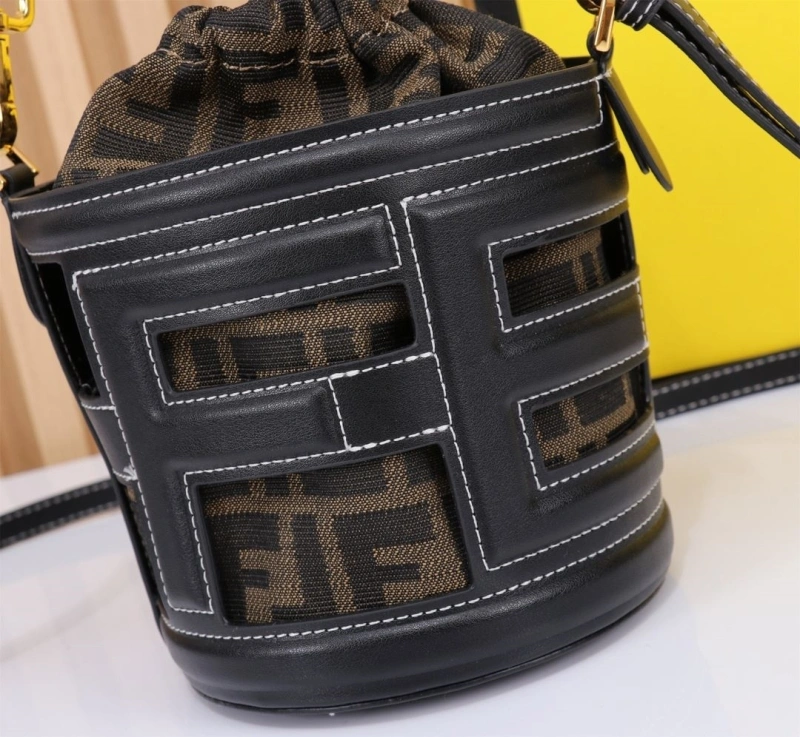 F**di bucket bags 4220-0040