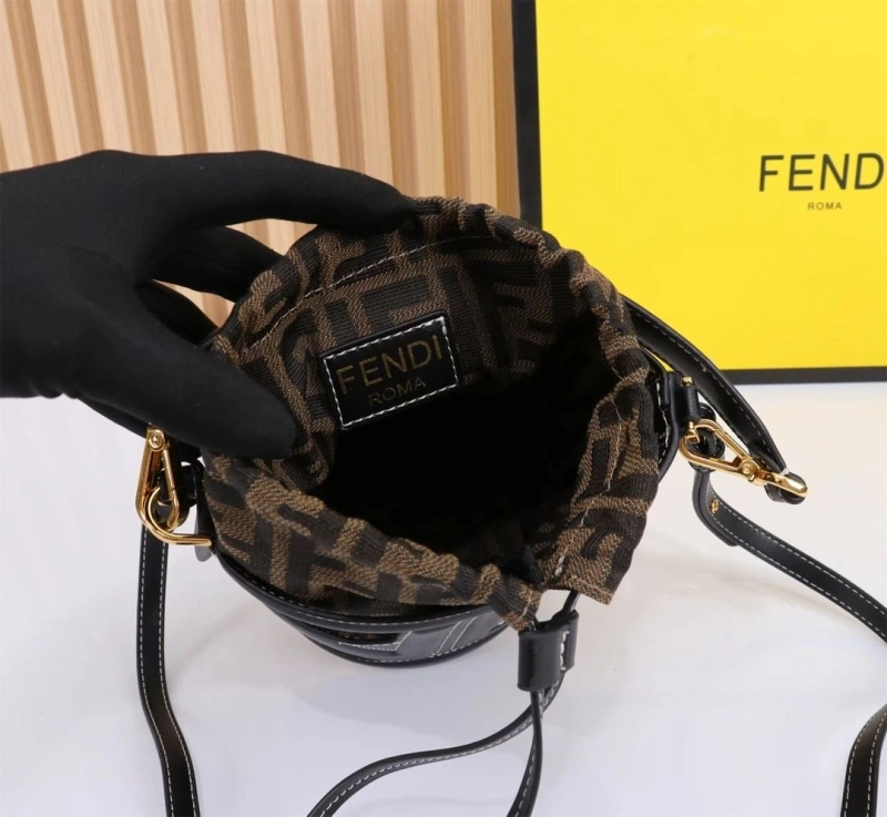 F**di bucket bags 4220-0040