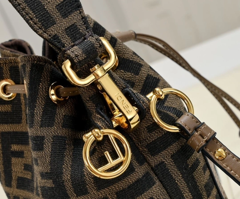 F**di bucket bags 4220-0042