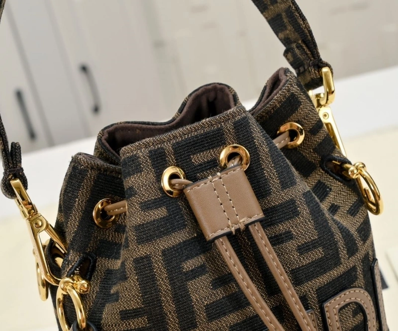 F**di bucket bags 4220-0042
