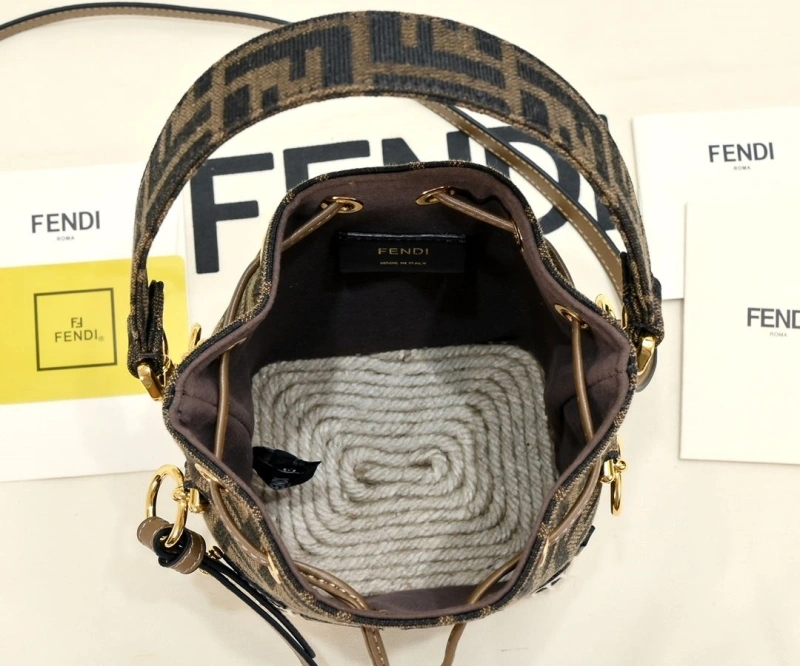 F**di bucket bags 4220-0042