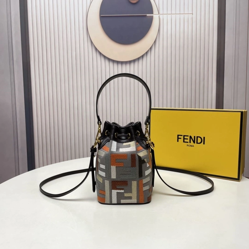 F**di bucket bags 4220-0084