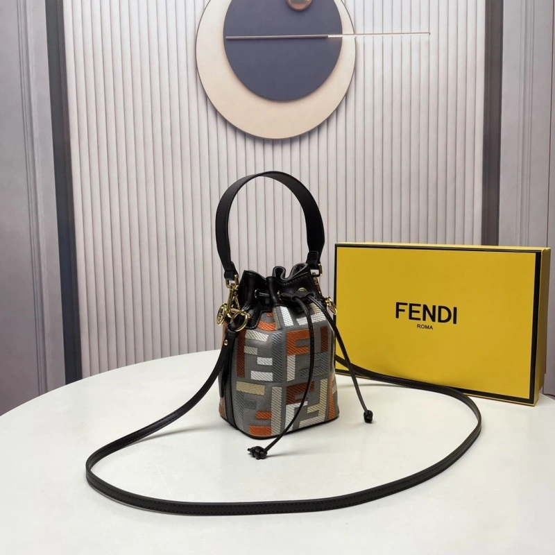F**di bucket bags 4220-0084