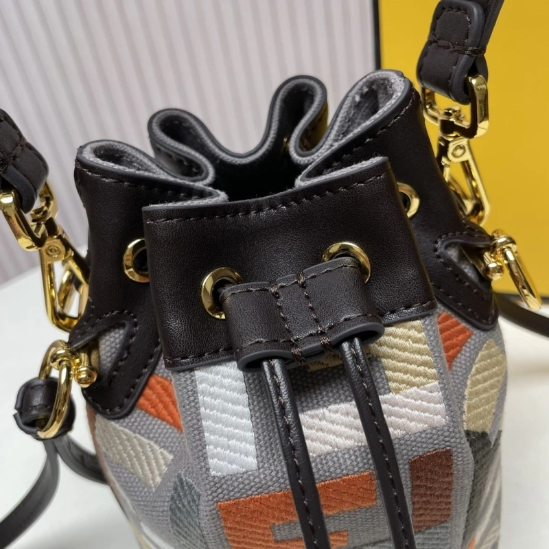 F**di bucket bags 4220-0084