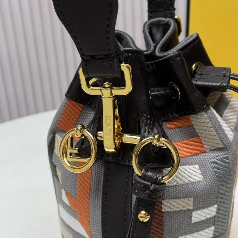 F**di bucket bags 4220-0084