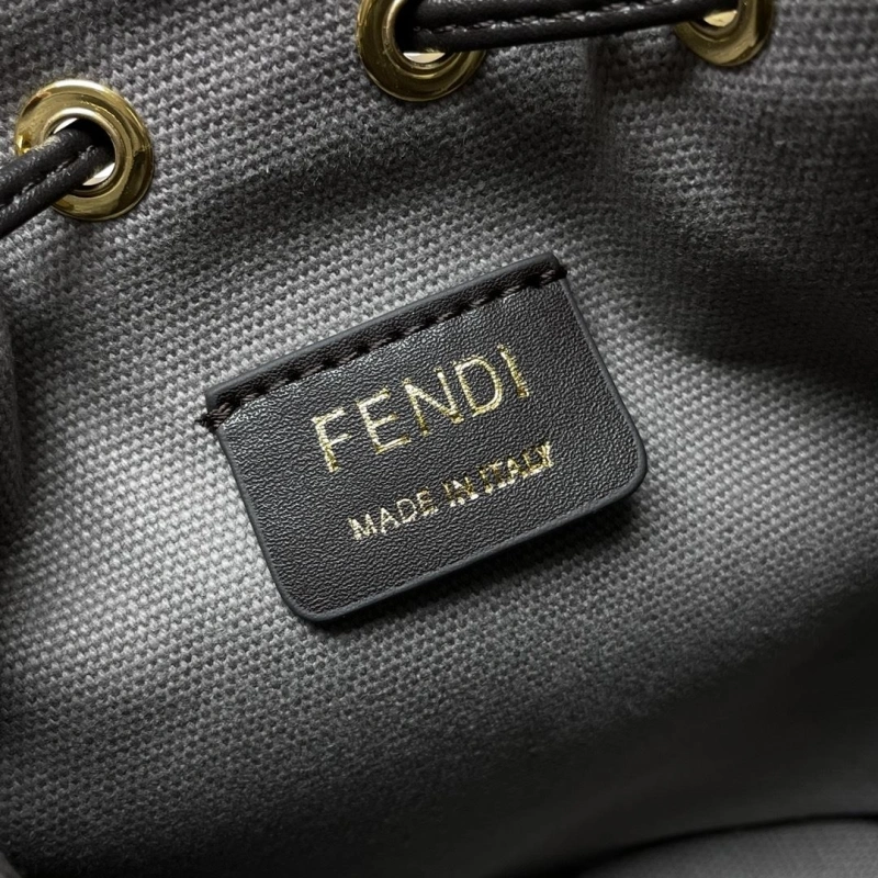 F**di bucket bags 4220-0084
