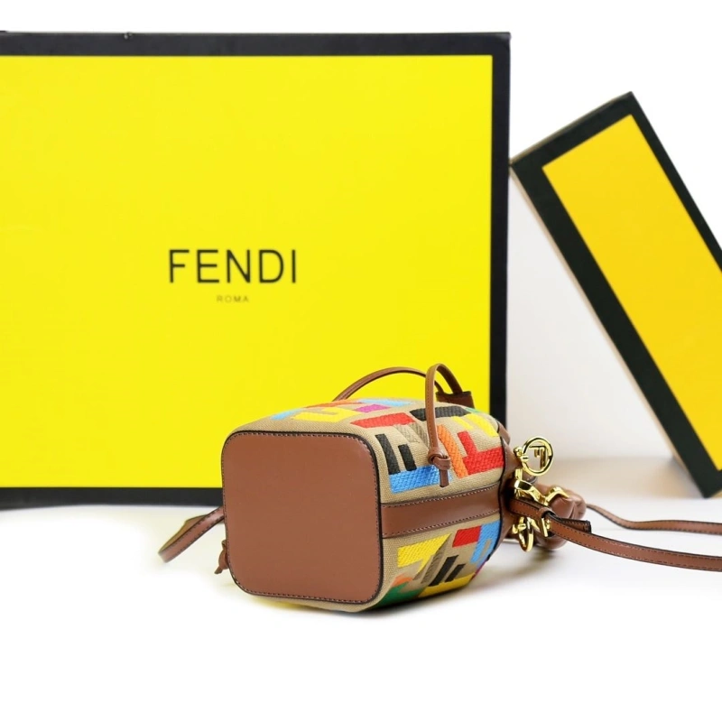 F**di bucket bags 4220-0105