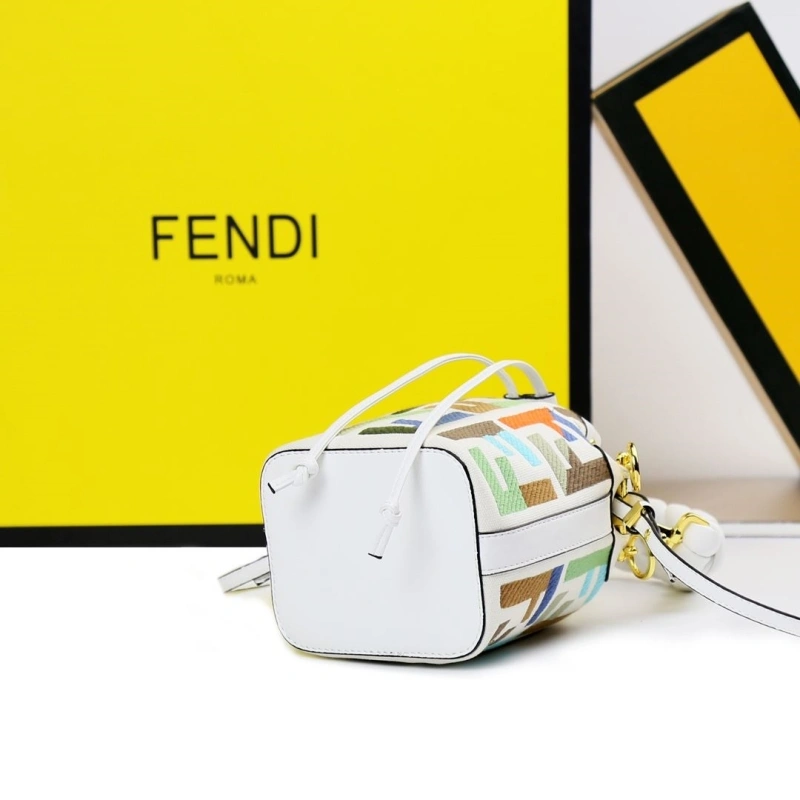 F**di bucket bags 4220-0106
