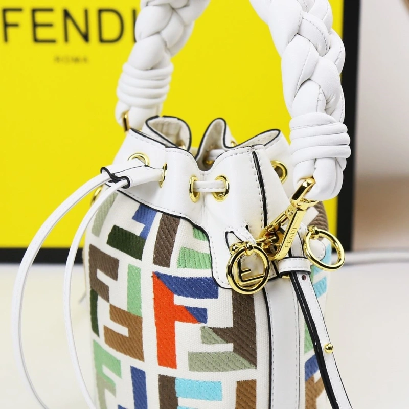 F**di bucket bags 4220-0106