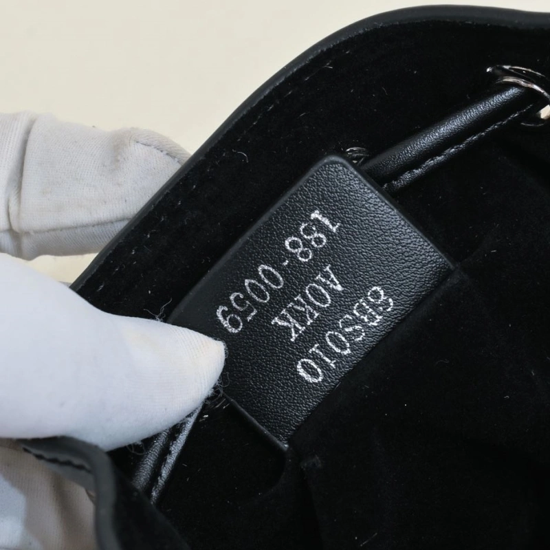 F**di bucket bags 4220-0234