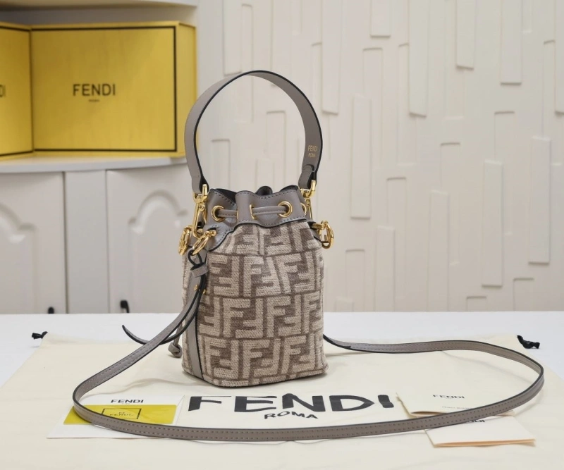 F**di bucket bags 4220-0235