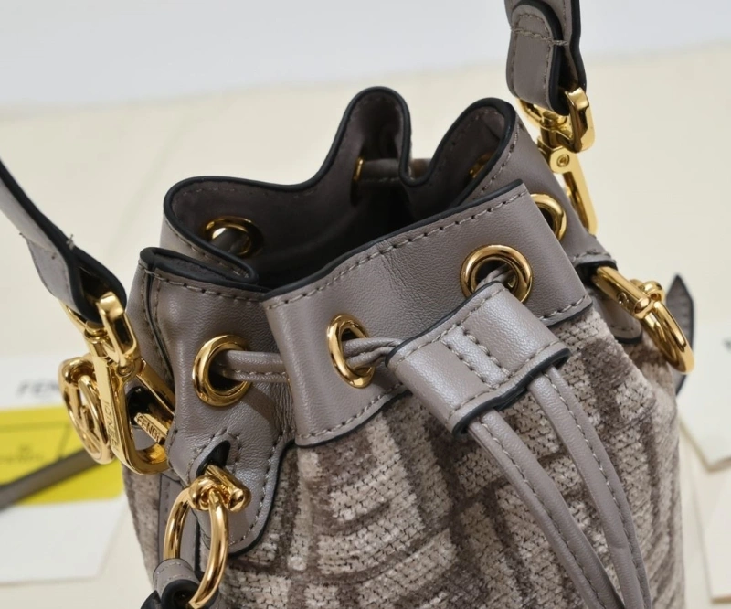 F**di bucket bags 4220-0235