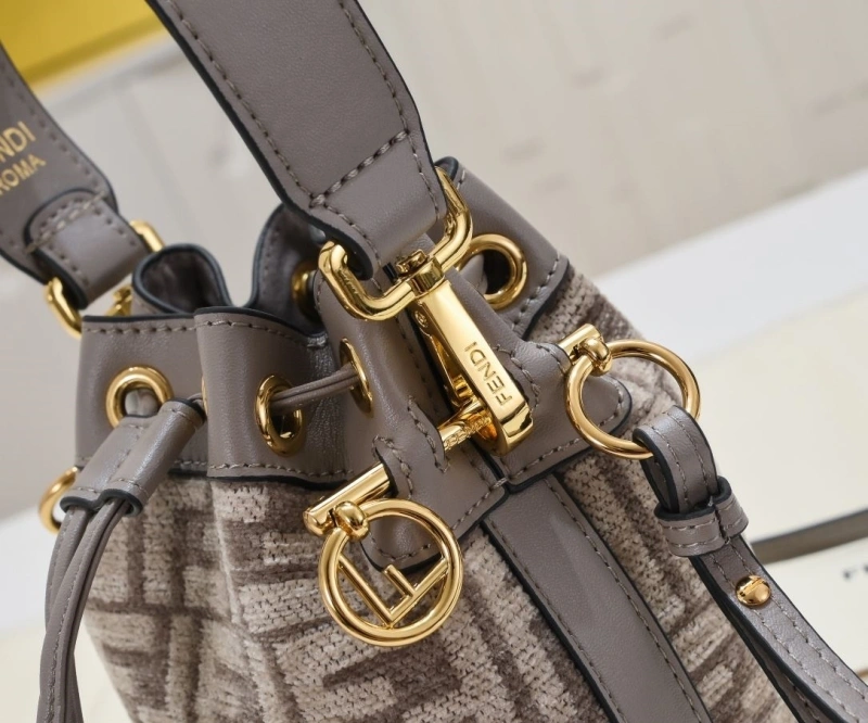 F**di bucket bags 4220-0235