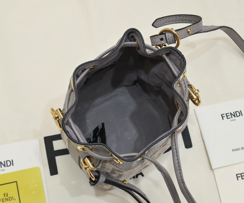 F**di bucket bags 4220-0235
