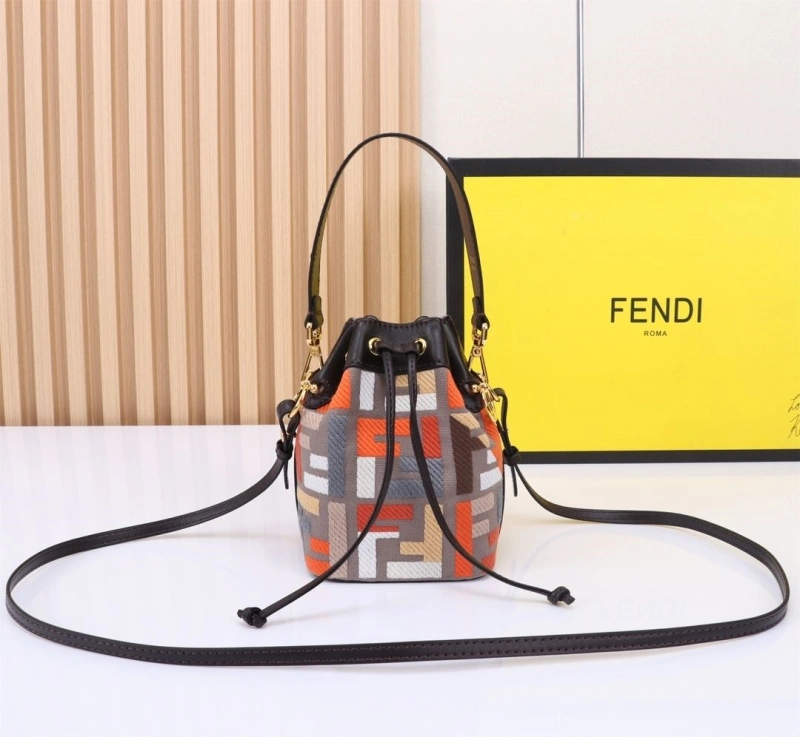 F**di bucket bags 4220-0236