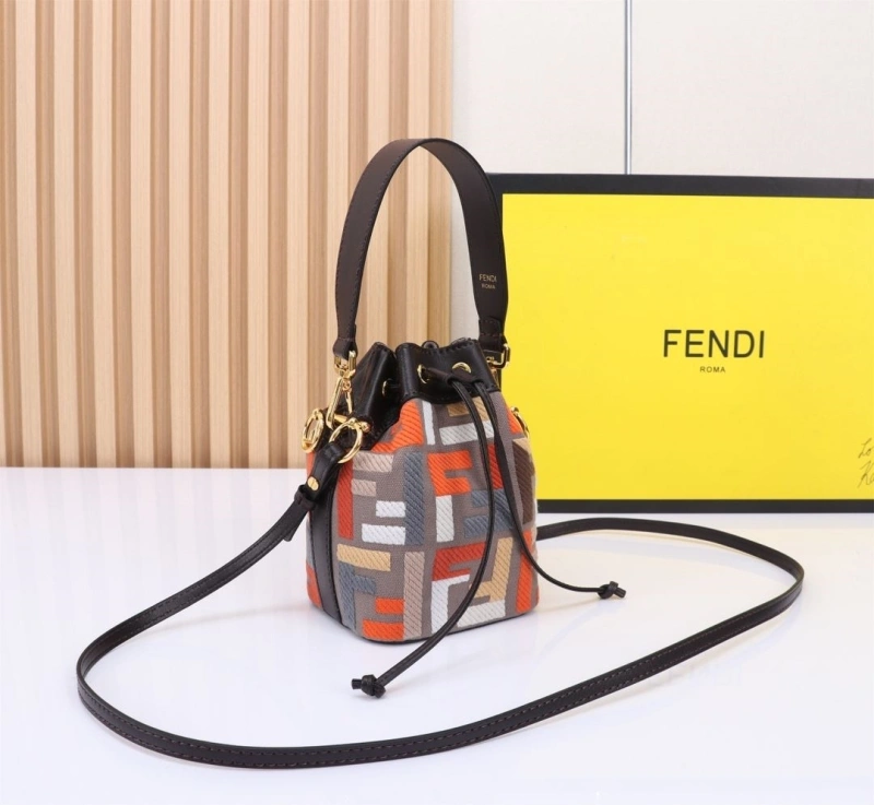 F**di bucket bags 4220-0236