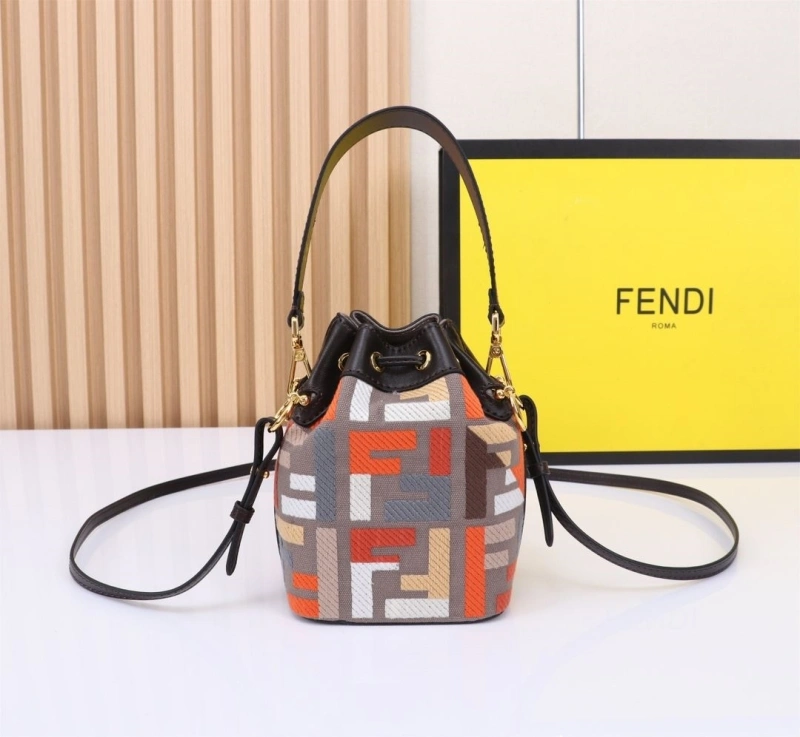 F**di bucket bags 4220-0236