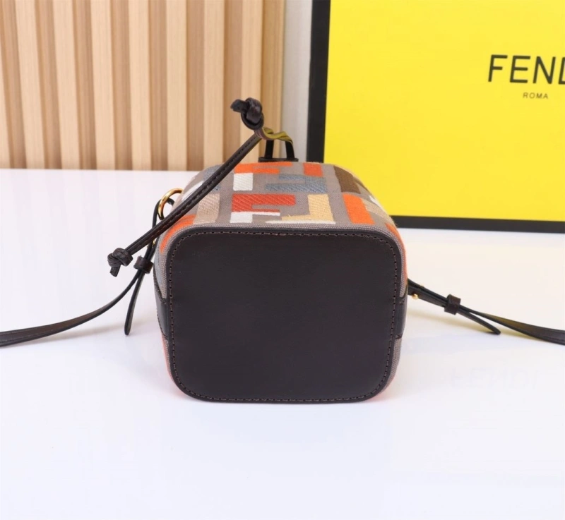 F**di bucket bags 4220-0236