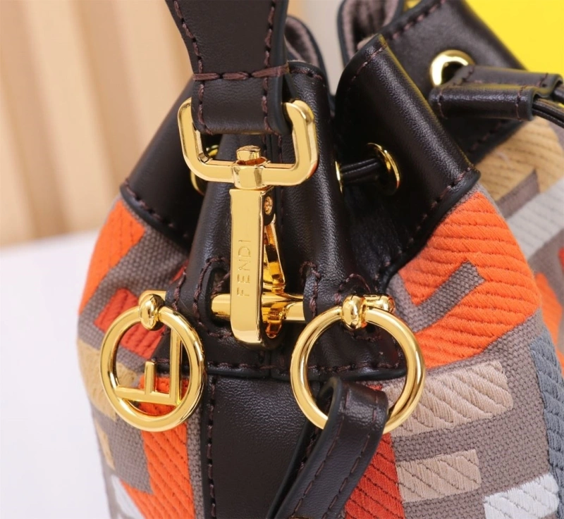F**di bucket bags 4220-0236